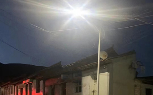 农村院子里最适合的双湖太阳能路灯亮度与安装要点 农村院子里最适合的双湖太阳能路灯亮度与安装要点